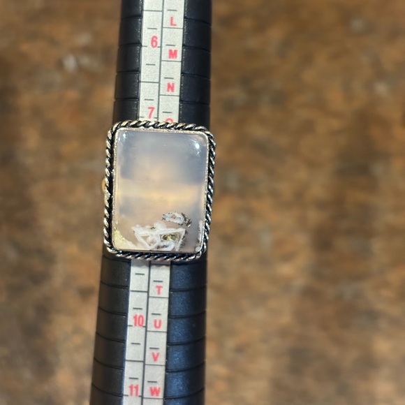 💙🩵Silver Rectangular Ring with Stone - Picture 3 of 5